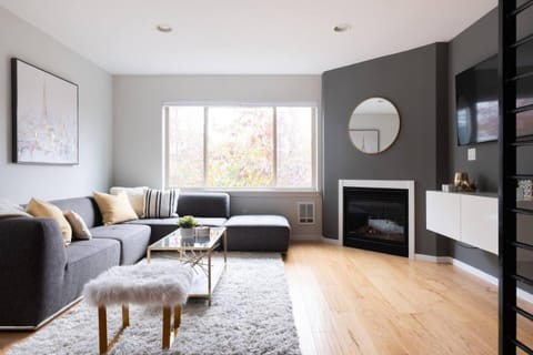 Stylish Urban Loft wFloating Stairs&Fireplace House in Seattle