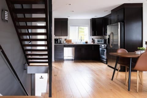 Stylish Urban Loft wFloating Stairs&Fireplace House in Seattle