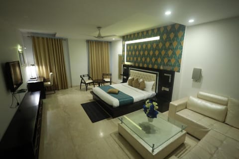 Communal lounge/ TV room, Bed, Photo of the whole room, Seating area