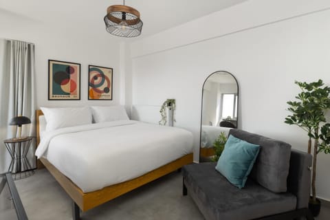 Bed, Photo of the whole room, Seating area, Bedroom