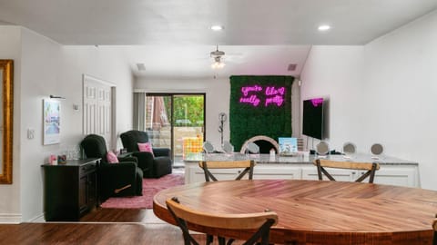 Girls Trip With Pool ,Hot Tub, Games, Tennis Court Apartment hotel in Cathedral City