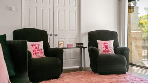 Girls Trip With Pool ,Hot Tub, Games, Tennis Court Apartment hotel in Cathedral City