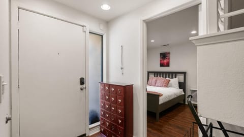 Girls Trip With Pool ,Hot Tub, Games, Tennis Court Apartment hotel in Cathedral City