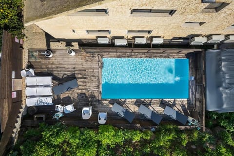 Swimming pool, sunbed