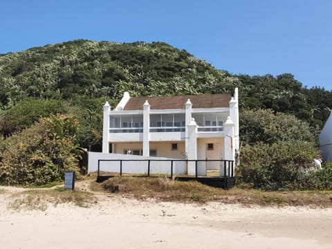 Property building, Day, Natural landscape, Mountain view, Sea view