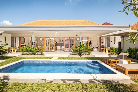 Garden, Garden view, Pool view, Swimming pool, sunbed