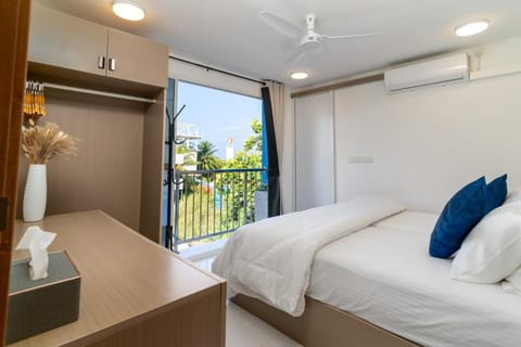 Bed, View (from property/room), Balcony/Terrace, Photo of the whole room, Bedroom, towels