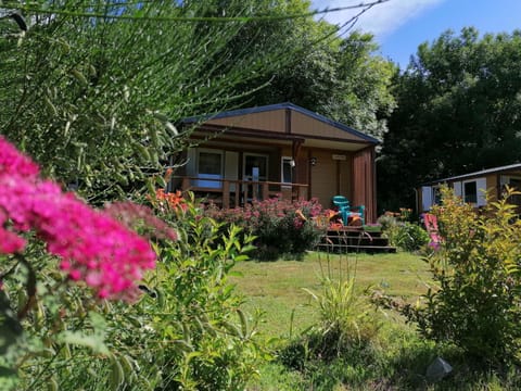 Property building, Spring, Day, Garden, Garden view