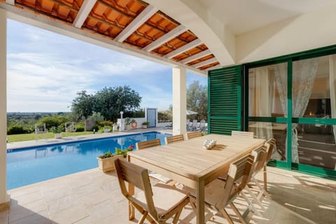 Dining area, Pool view