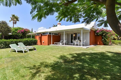 Property building, Garden, sunbed