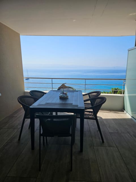 Chez Vicky, superbe appartement avec parking privé piscine et vue exceptionnelle Apartment in Ajaccio