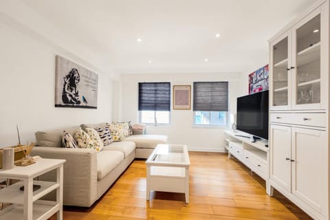 Communal lounge/ TV room, TV and multimedia, Living room, Seating area