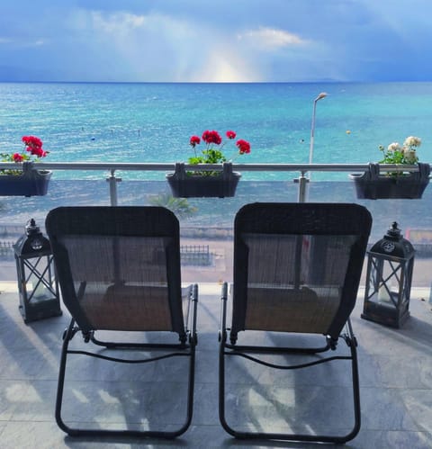 Balcony/Terrace, Balcony/Terrace, Seating area, Beach, sunbed