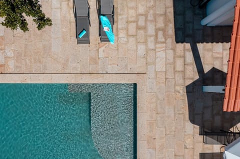 Bird's eye view, Pool view