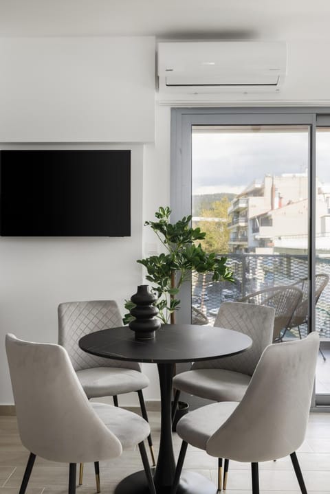 TV and multimedia, Living room, Seating area, Dining area, air conditioner