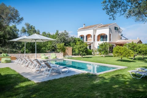 Property building, Natural landscape, Garden, Garden view, Pool view, Swimming pool, sunbed