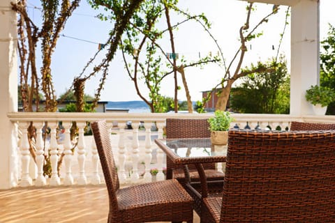 Day, View (from property/room), Balcony/Terrace, Seating area, Dining area, Sea view