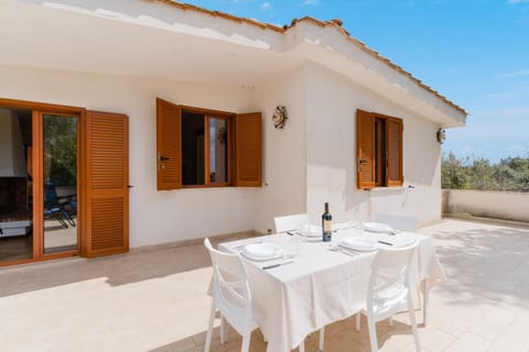 Property building, Patio, Dining area