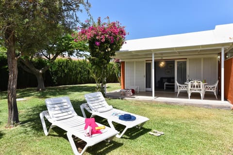 Property building, Garden, sunbed