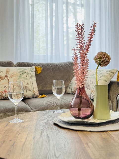 Living room, Seating area, Food