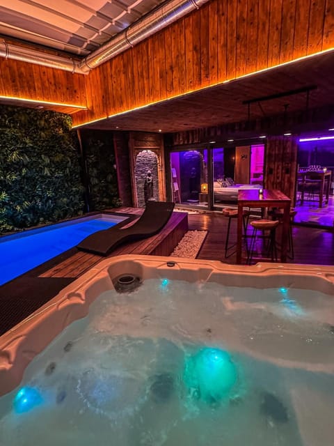 Hot Tub, Swimming pool
