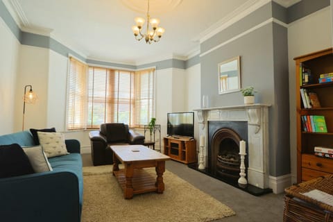 Hotwells spacious flat sleeps three Apartment in Bristol