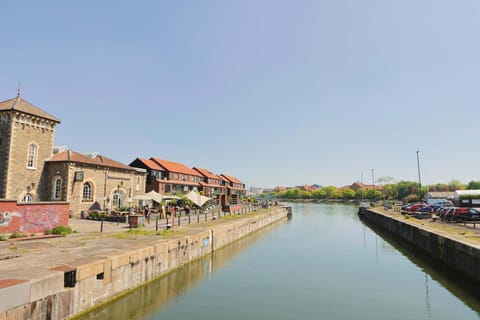 Hotwells spacious flat sleeps three Apartment in Bristol