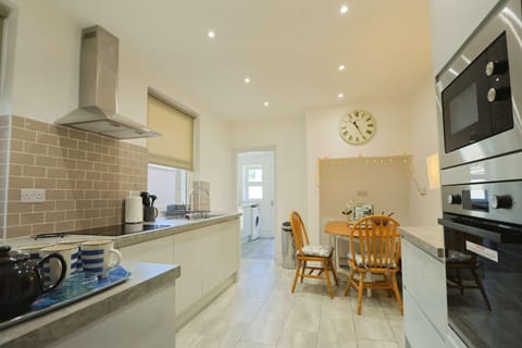 Hotwells spacious flat sleeps three Apartment in Bristol