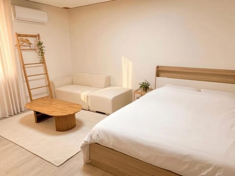 Bed, Living room, Bedroom