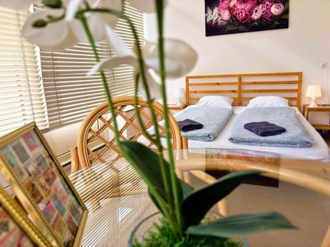 Patio, Bed, Day, Photo of the whole room, Decorative detail, Seating area, Bedroom, Area and facilities, internet, towels