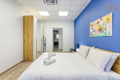 Bed, Photo of the whole room, Bedroom, towels, wardrobe