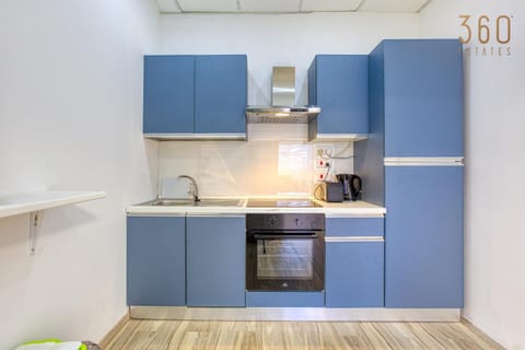 Kitchen or kitchenette, minibar, oven, pet friendly, stove