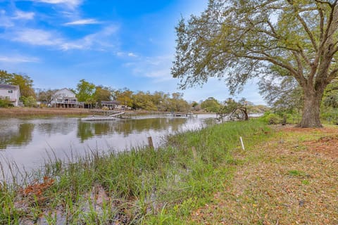 3 Mi to Beach, Waterfront Charleston Home with Patio House in James Island