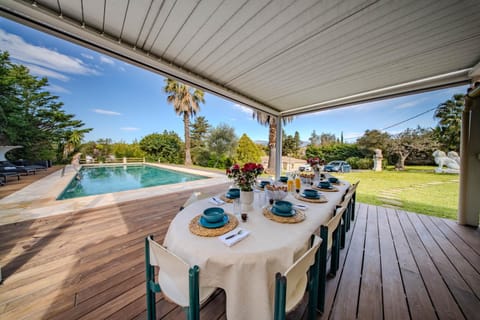 Patio, Dining area, Pool view, Swimming pool, sunbed