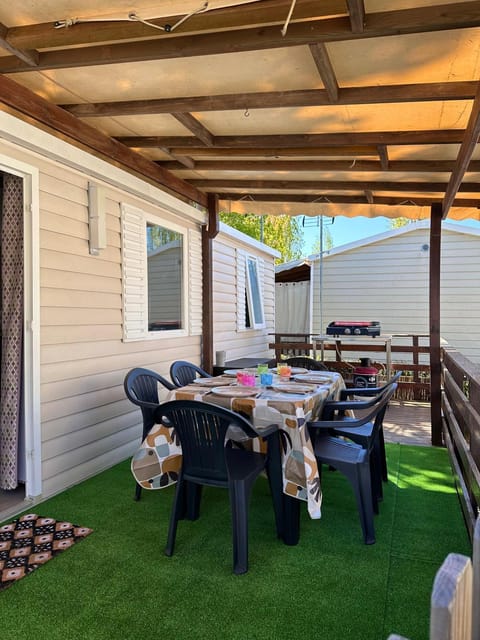 Patio, BBQ facilities