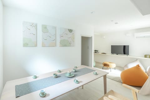 TV and multimedia, Living room, Dining area