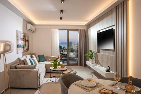 Communal lounge/ TV room, TV and multimedia, Living room, Seating area, Dining area, Evening entertainment
