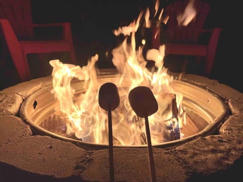 Romantic Chalet Hot Tub Near Hunter Mountain House in Tannersville