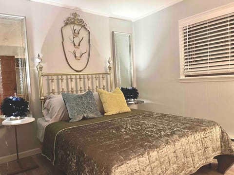 Romantic Chalet Hot Tub Near Hunter Mountain House in Tannersville