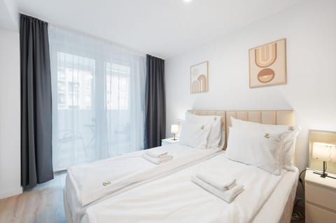 Bed, Photo of the whole room, towels