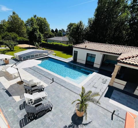 Patio, Garden, Balcony/Terrace, Swimming pool, sunbed