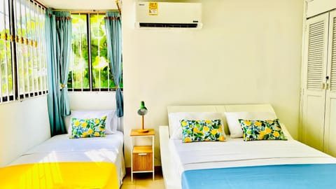 Communal lounge/ TV room, Bed, TV and multimedia, Photo of the whole room, Bedroom, internet, wardrobe, air conditioner