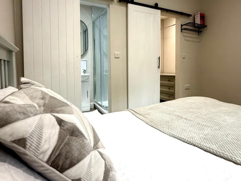 Brand New Lovely Flats by the Forest Tram Stop in Nottingham Apartment in Nottingham