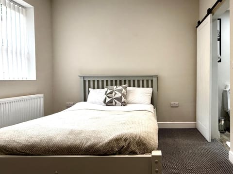 Brand New Lovely Flats by the Forest Tram Stop in Nottingham Apartment in Nottingham