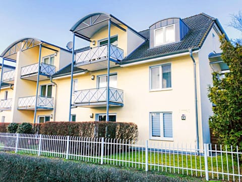 Property building, Day, Balcony/Terrace