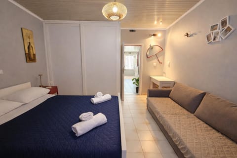 Bed, Photo of the whole room, towels