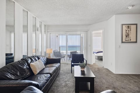 Shoreline Hideaway Apartment in Mission Beach