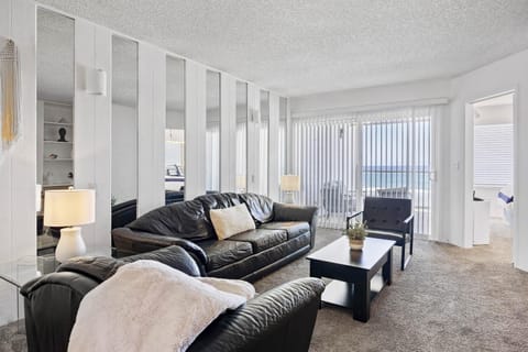 Shoreline Hideaway Apartment in Mission Beach