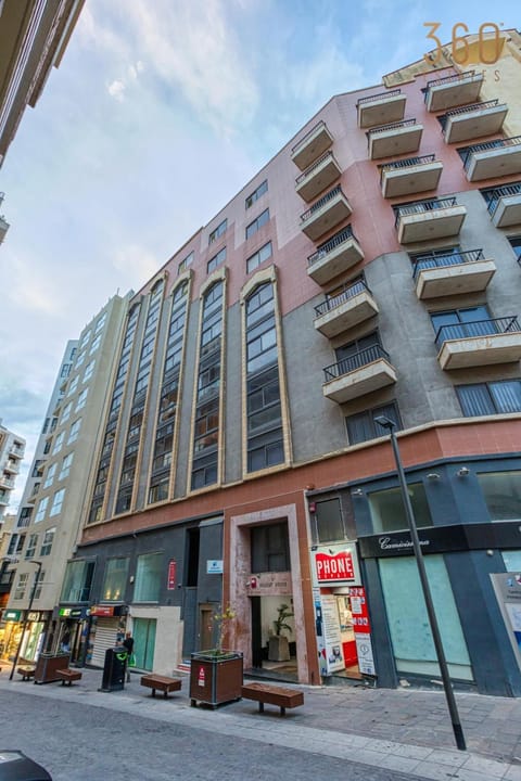 Stunning 2BR Apt with Panoramic Sliema Views by 360 Estates Apartment in Sliema