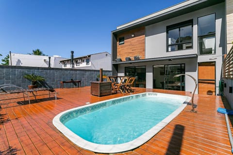 Facade/entrance, Swimming pool